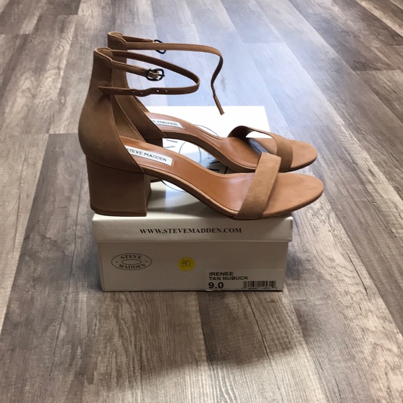 Steve Madden Shoes - Steve Madden size 9 tan heels shoes.